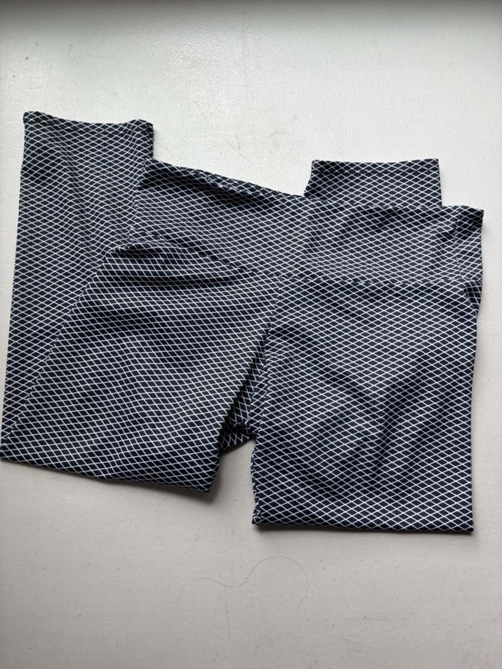 Onzie Diamond Print Capri Legging Size M/L